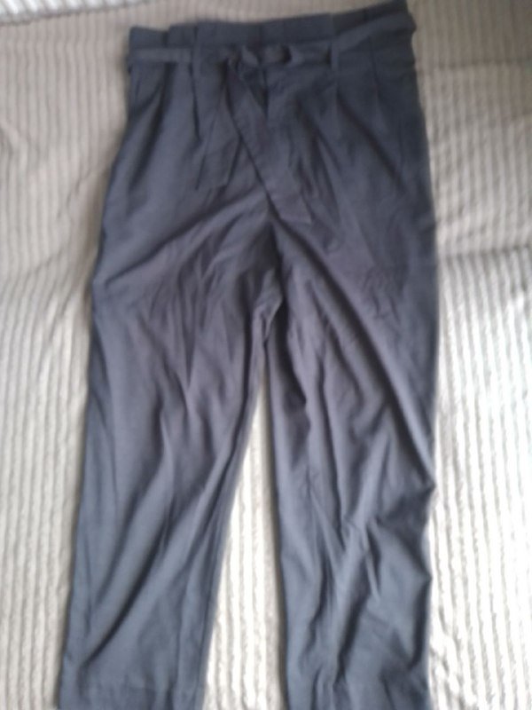 Женская и мужская одежда, утюг, сумки, наушники 6