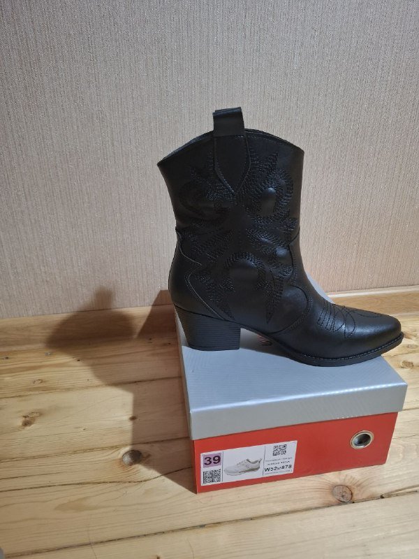 Полуботинки и кроссовки женские 39 размер 2