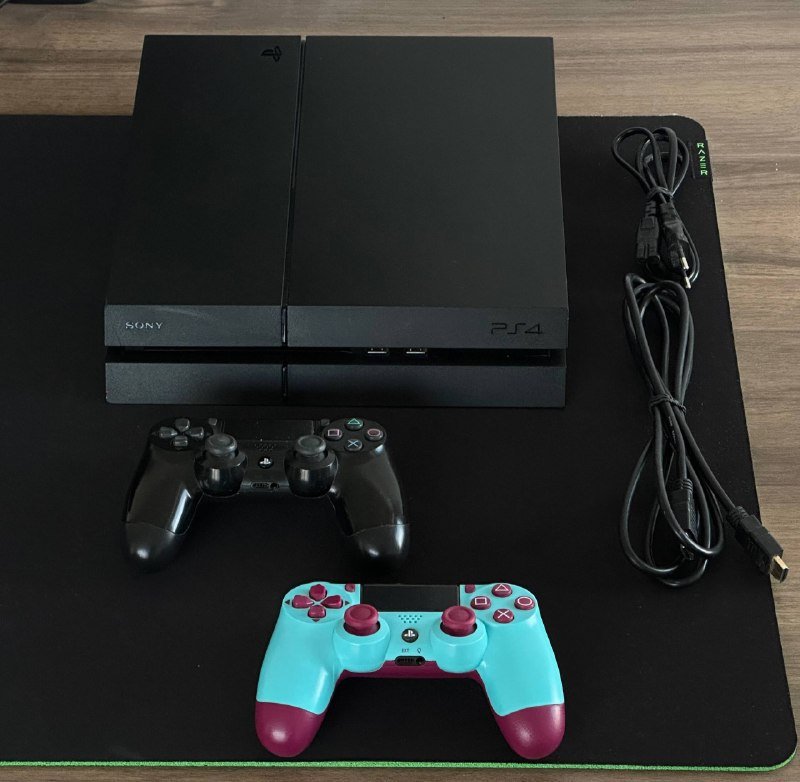 PS4 Fat 1TB, 2 джойстика, 2 игры 4