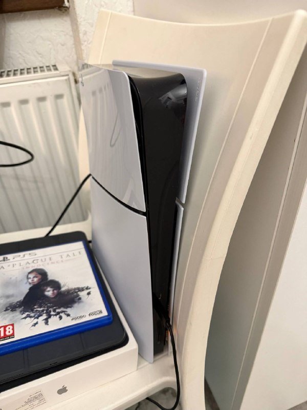 PS5 Slim Digital, два геймпада 3