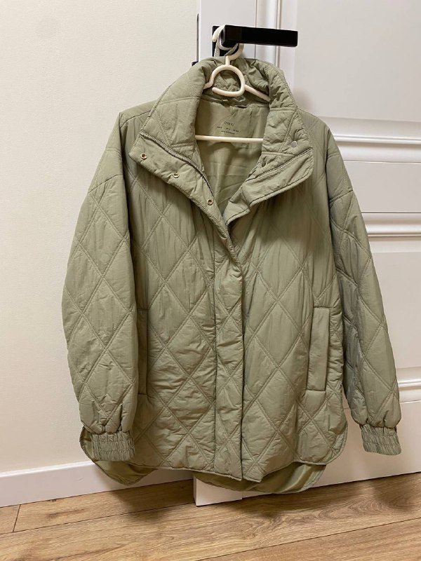 Стеганая куртка OYSHO оливковая, размер S