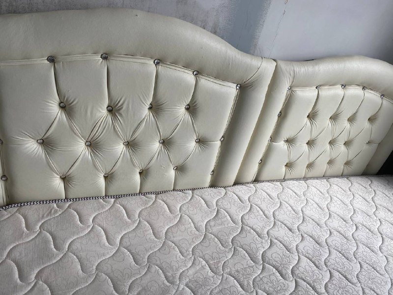 Табуретки, диван, кровать с матрасом 5