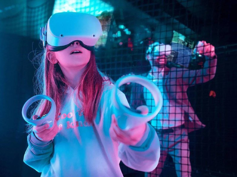 VR-комплект HTC Vive Pro 2, Meta Quest 2, игровой компьютер