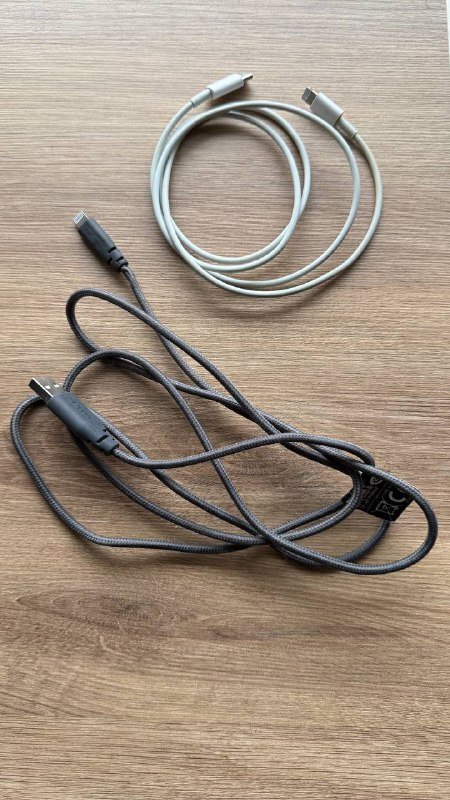 Наушники AirPods Pro 1-поколения, кабели, амбушюры 3