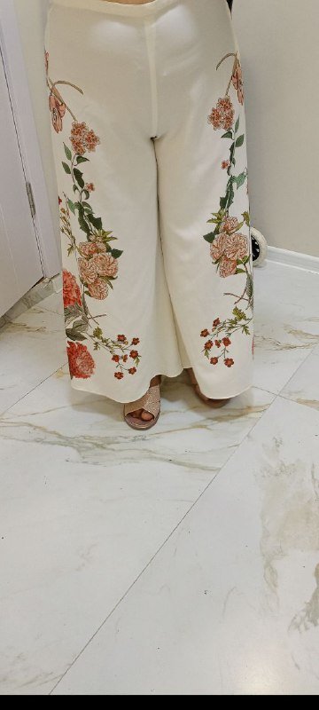 Белые брюки с цветочным рисунком 3