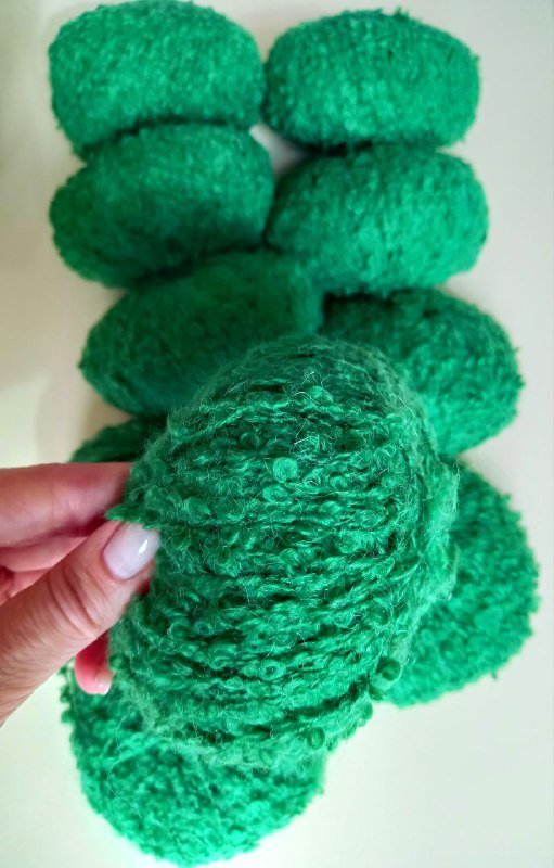 10 моточков пряжи Siyve букле 2