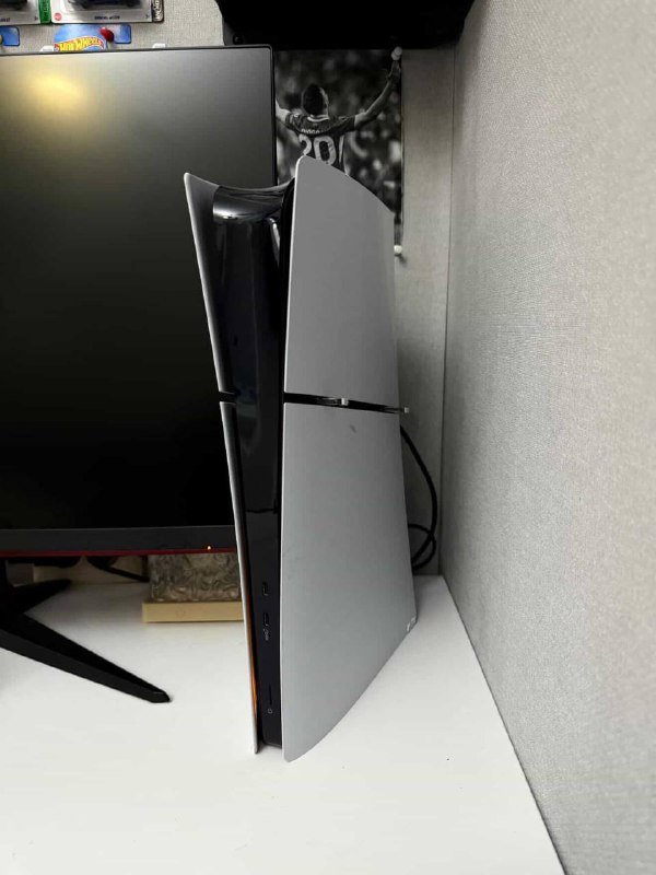 Игровая приставка PlayStation 5 с контроллером