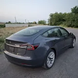 Tesla Model 3 4