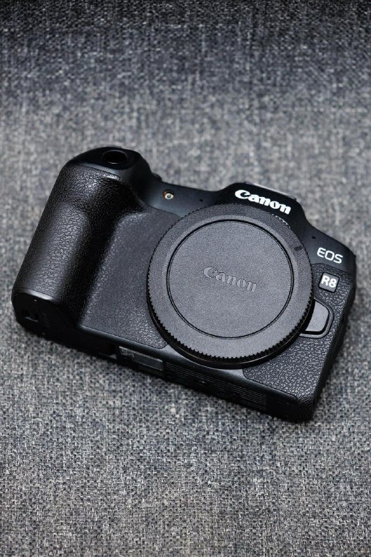 Canon R8