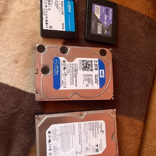 Четыре накопителя для ПК Crucial Qumo WD Seagate