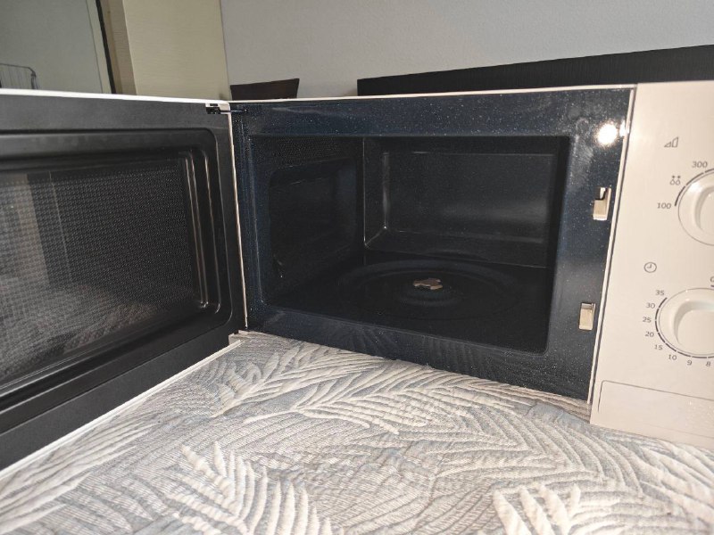 Микроволновка Samsung ME81KRW-1/BW 4