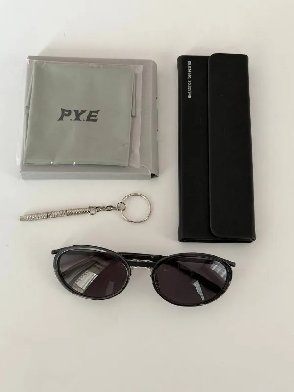 Солнцезащитные очки PYE 1