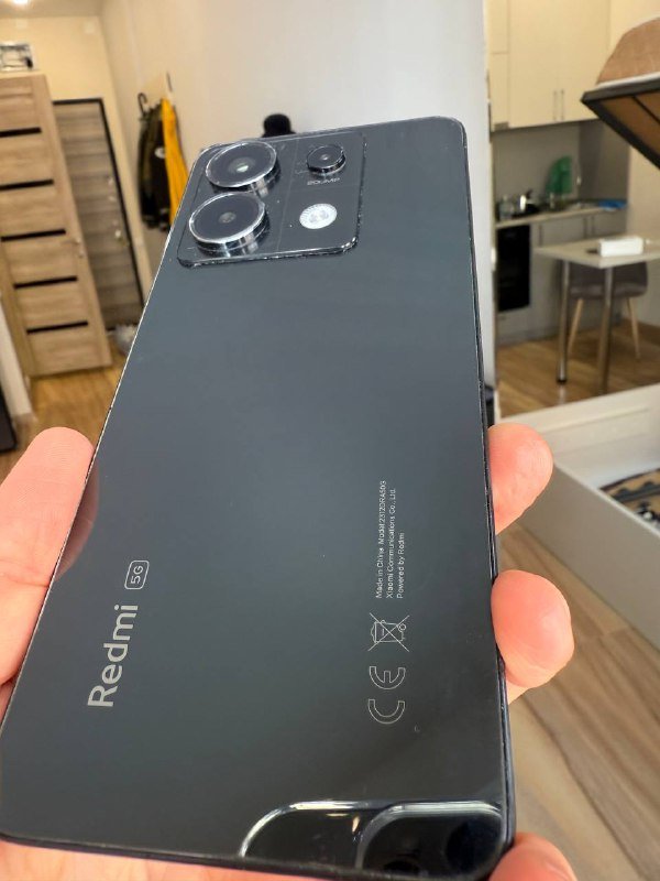 Кроссовки, смартфон Redmi Note 13 Pro 5G 512GB, шапка-ушанка, джинсы Зара 4