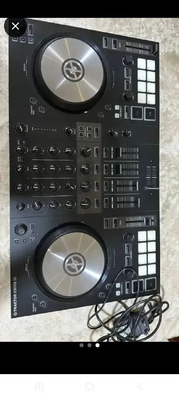 DJ контроллер Traktor 1