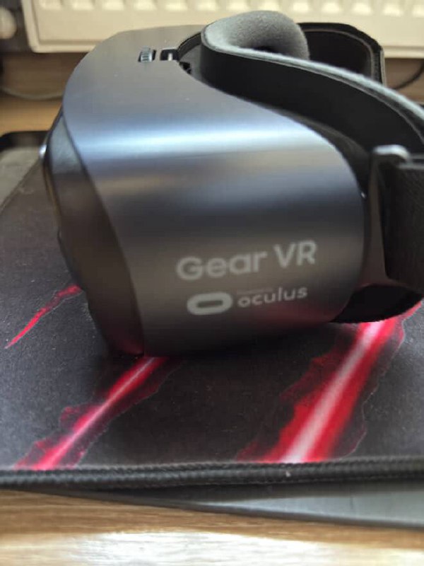 Samsung Gear VR with controller 3