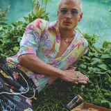 Эпилятор Panasonic, джинсы Lee, ремень Calvin Klein, рубашка, лампа, колонка JBL 6