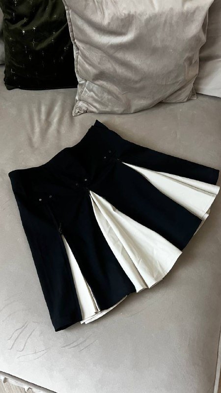 Gucci юбка, худи, Sonya Rikel шапочка, Zara платье, костюм, Plein Sud юбка, Dior кеды, Louis Vuitton браслет, Swarovski кольцо, кулон 5