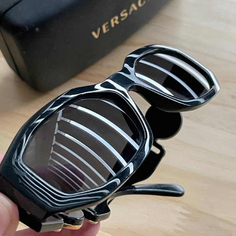 Оригинальные солнцезащитные очки Versace 2