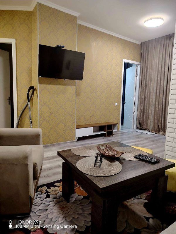 3-комнатная квартира с 2 спальнями в Батуми, аренда 2