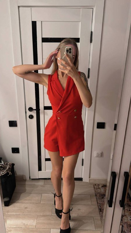 Красный комбинезон XS, черное платье S 4