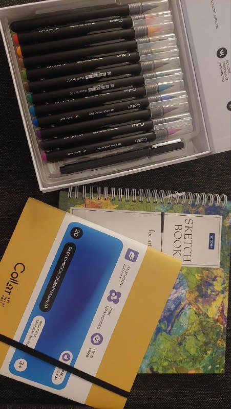 Набор для скетчинга из 25 маркеров, линера и 2 скетчбуков