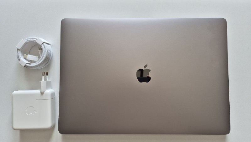 MacBook Pro 16" 2019 Intel Core i7 16GB RAM 512GB SSD AMD Radeon 3
