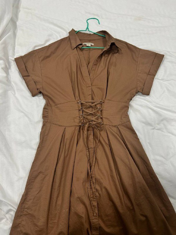 Пальто, платья, джинсы, кроссовки New Balance, полка 2