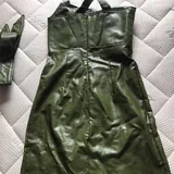 Зелёное платье из кожзама 3