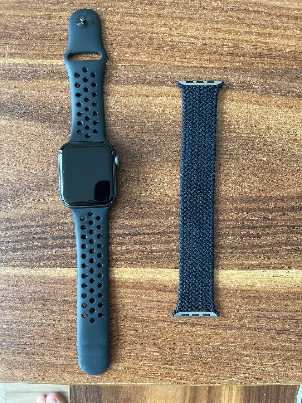 Apple Watch Series 6 45mm with straps and charger