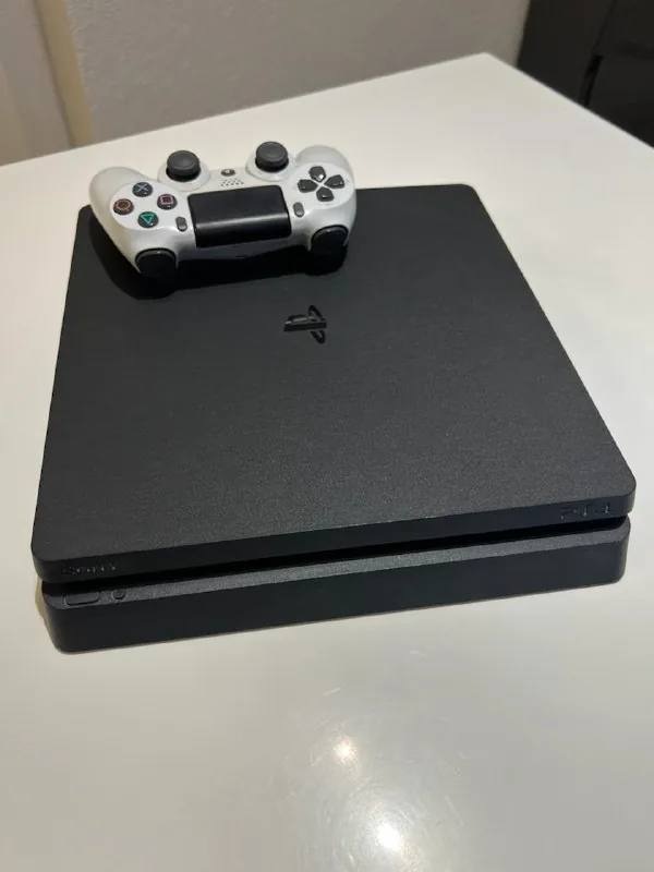 Sony PlayStation 4 Slim 1TB, DualShock 4, games 1