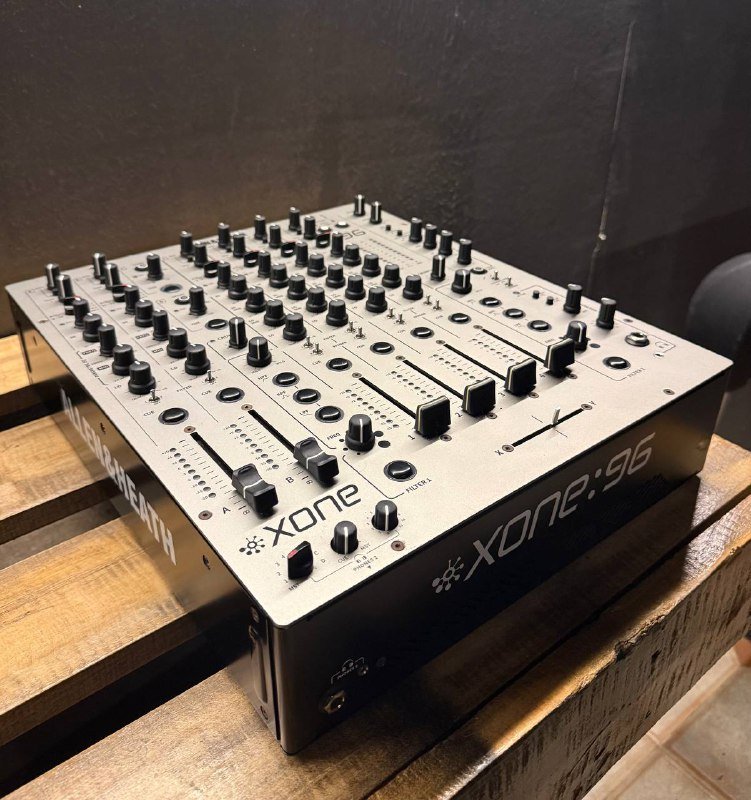 Allen&heath Xone 96 микшерный пульт