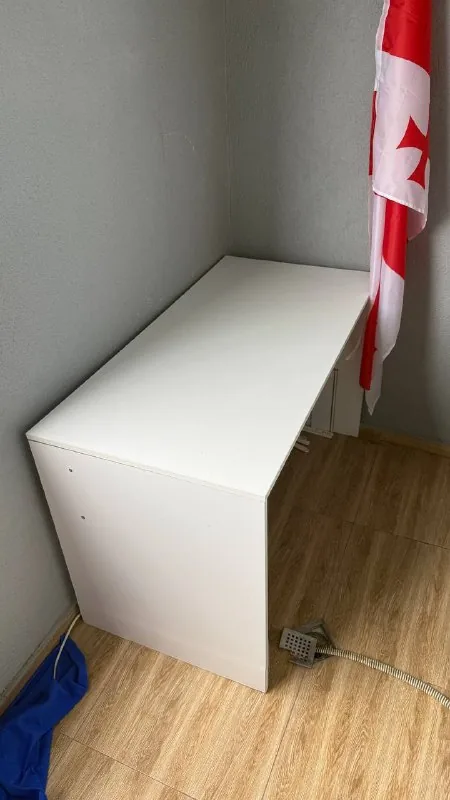 Белый письменный стол 1