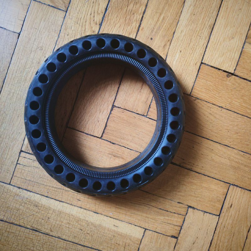 Покрышка 8 1/2*2 литая перфорированная для электросамоката 2