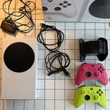 Xbox Series S 512 ГБ с двумя геймпадами 2