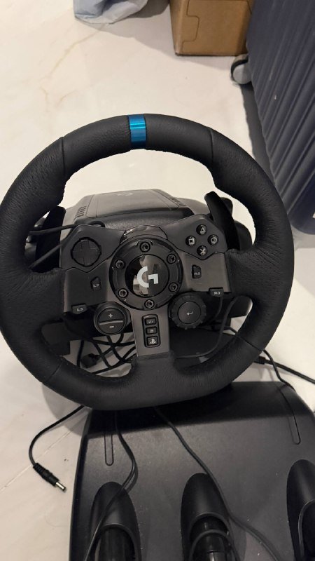 Кресло Razer Iskur V2 fabric, Руль и педали Logitech G923 2
