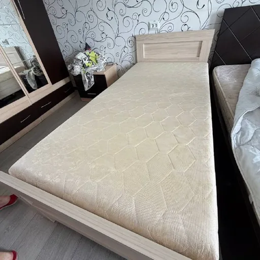Кровать