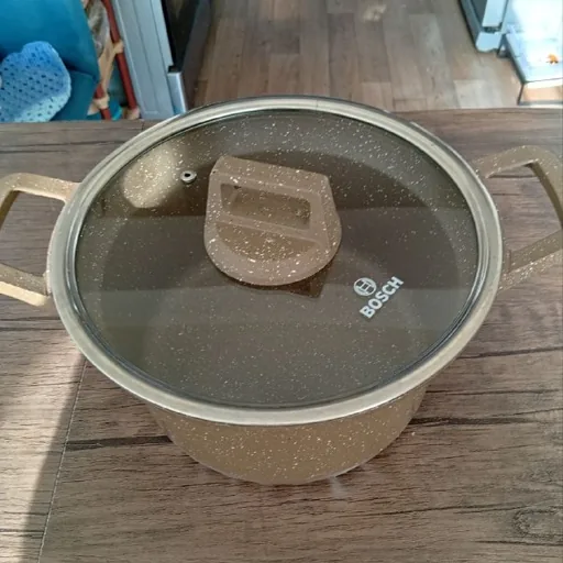 Кастрюля с крышкой