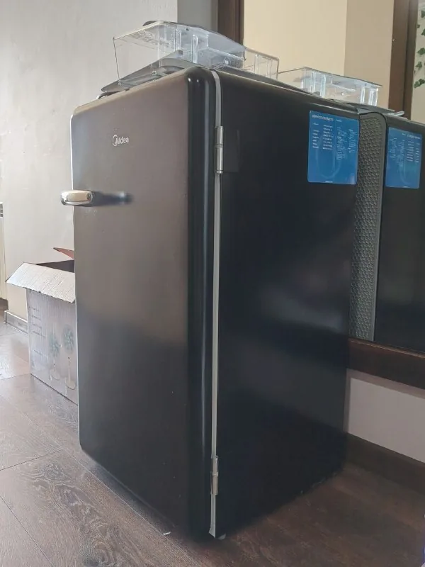 Холодильник Midea 1