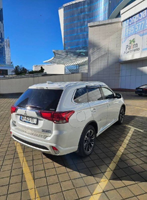 Mitsubishi outlander plug-in hybrid 2018 полный привод 4