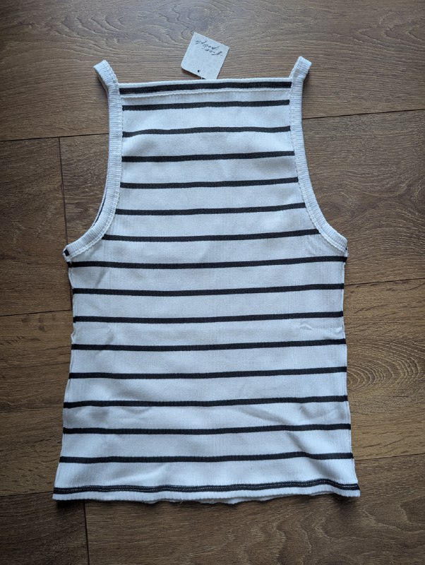 Легкие летние шорты Weekend Collection, майка Free People, летнее платье Kaiia 5