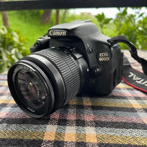 Canon EOS 600D фотоаппарат с объективом