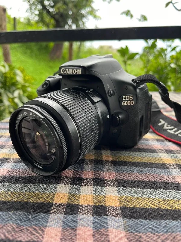 Canon EOS 600D фотоаппарат с объективом 1