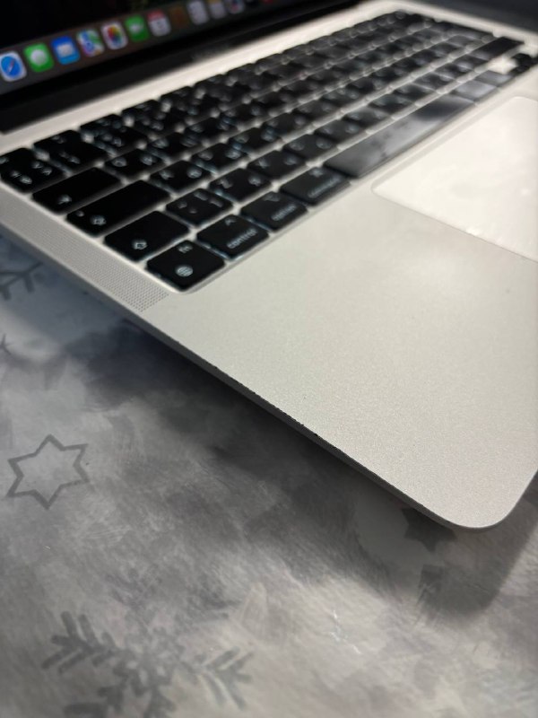 Продам MacBook Air m1 2020 8/256 3