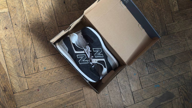 JBL Flip 6, мышка Razer DeathAdder, очки RayBan, кроссовки New Balance 574 5
