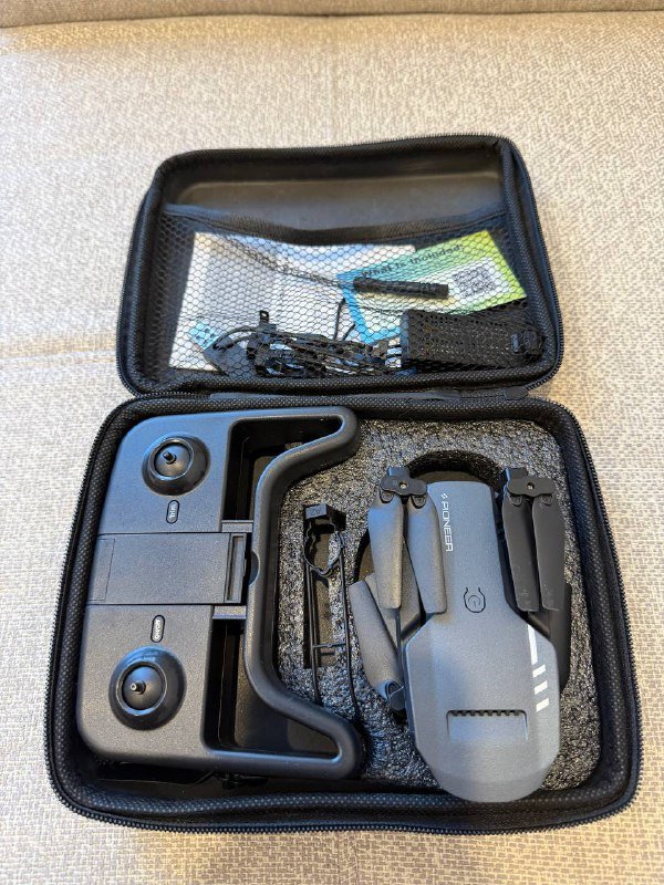 Разные вещи: дрон, часы Garmin, обувь, аксессуары