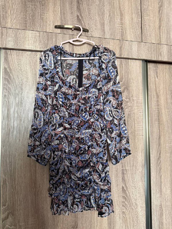 Платья размеры M-L черное и с цветами