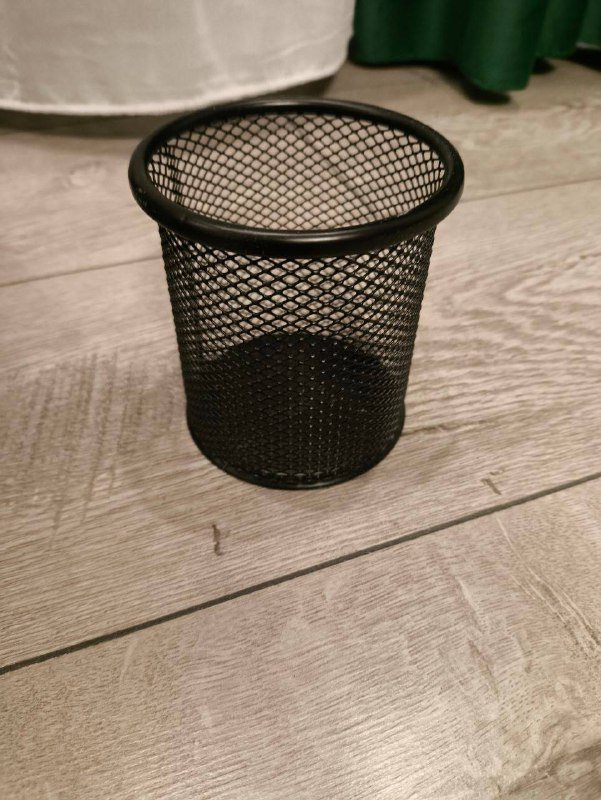 Скотч, батарейки, измерительная лента, стаканчик, клеевой пистолет, ночник, краски с кисточками 5