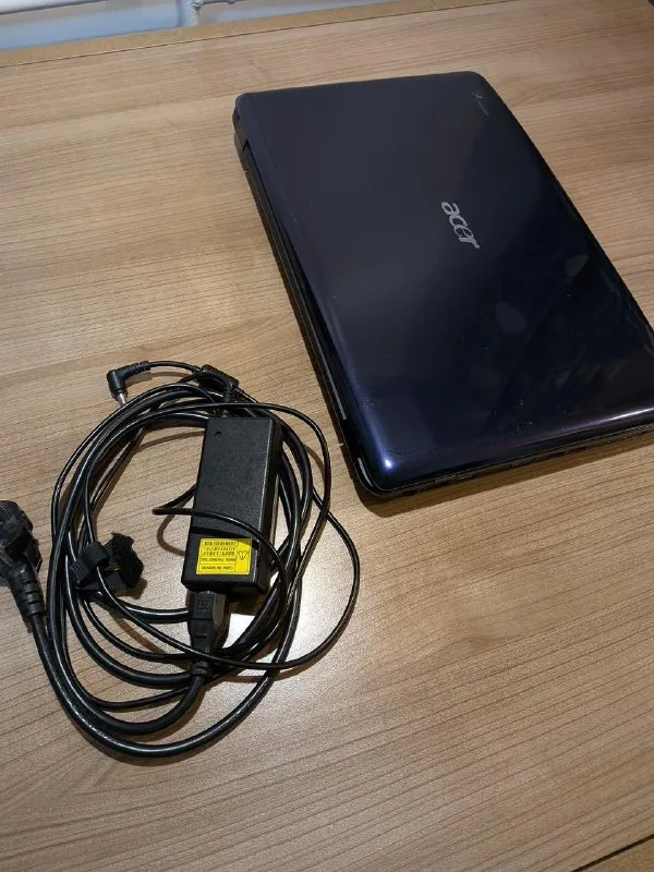 Ноутбук Acer Aspire, зарядка ASUS, переходник USB-SATA 1
