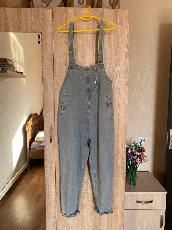 футболка, сетка, куртка, джинсовый комбинезон, шуба, часы Swatch 5