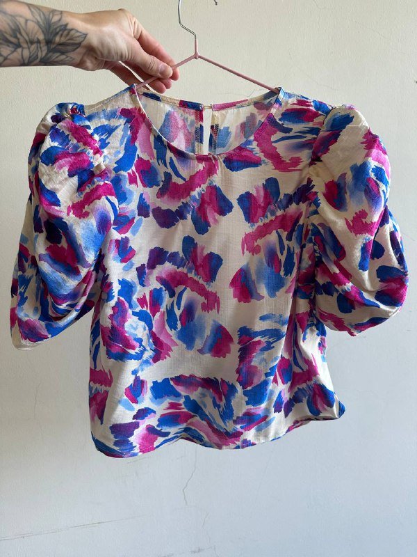 Укороченная блуза с ярким принтом, размер М 4